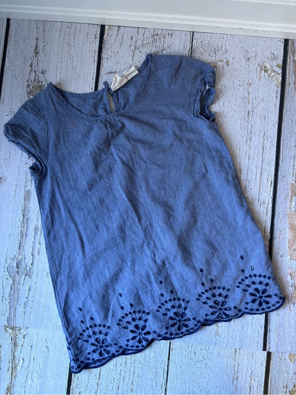 5/$25 H&M Blue Short Sleeve Blouse with Eyelet Hem